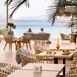 https://arrecife-gran-hotel-spa.puertodelcarmen-hotels.org
